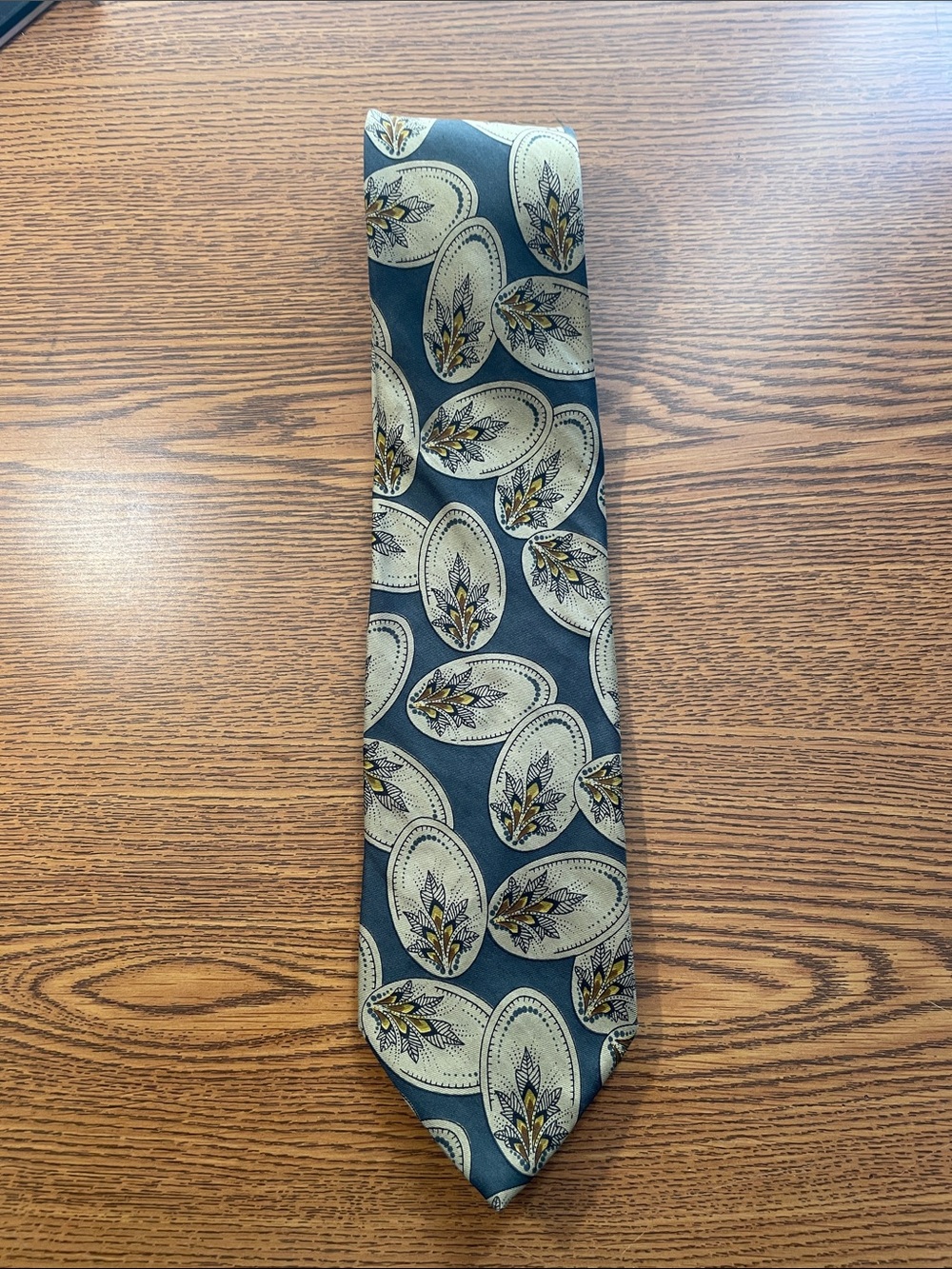 Fendi green and light green Paisley Oval Motif Tie 57 ‘length ,3 3/4 inches wide